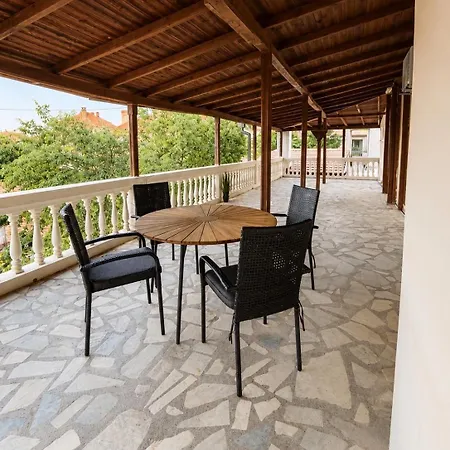 Πανσιόν Guestrooms Zoya 4*